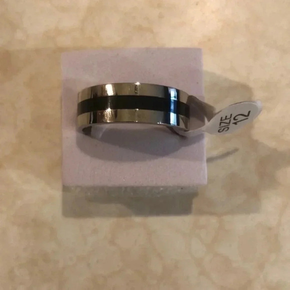 Mens ring, silver plated with black band, new - Picture 1 of 2